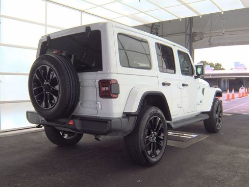 Used 2025 Jeep Wrangler Unlimited Sahara image 8