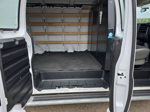 Used 2024 Chevrolet Express 2500 w/ Driver Convenience Package RWD image 3