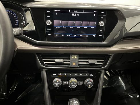 Used 2022 Volkswagen Taos SEL image 8