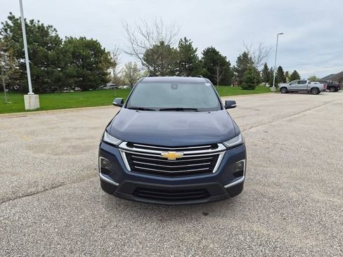 Used 2023 Chevrolet Traverse LT FWD image 2