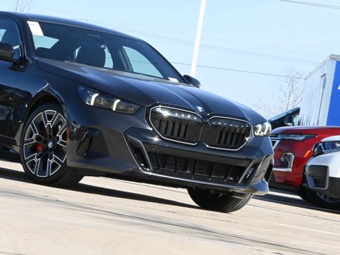 New 2026 BMW 550e xDrive image 3