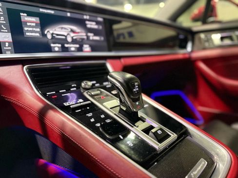 Used 2018 Porsche Panamera 4S image 31