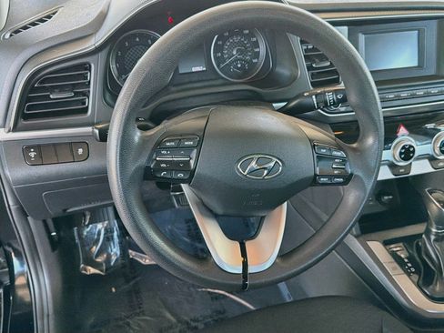 Used 2019 Hyundai Elantra SE w/ Cargo Package FWD image 17
