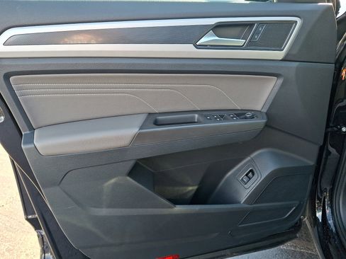 Certified 2022 Volkswagen Atlas SEL R-Line image 13