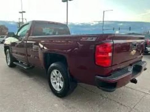 Used 2017 Chevrolet Silverado 1500 LT w/ LT Convenience Package image 4