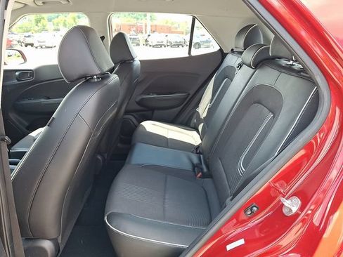 Used 2022 Hyundai Venue Limited w/ Cargo Package FWD image 10