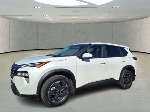 Used 2026 Nissan Rogue SV image 1