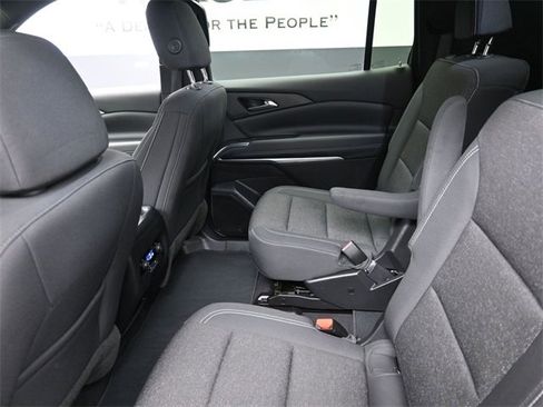 Used 2025 Chevrolet Traverse LT image 23