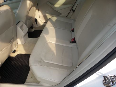 Used 2012 Volkswagen Passat 2.5 SE FWD image 64