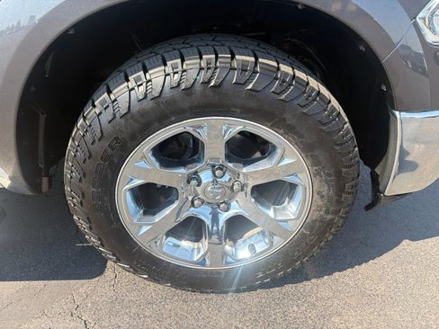 Used 2018 RAM 1500 Laramie AWD/4WD image 10