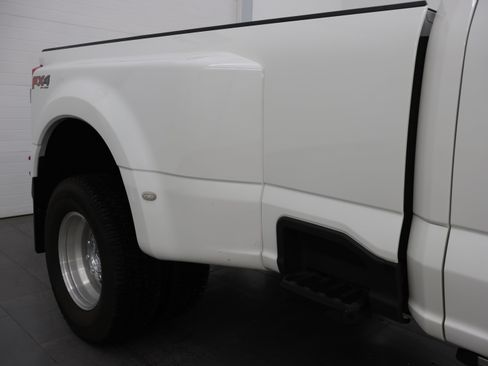 Used 2024 Ford F350 Limited w/ FX4 Off-Road Package AWD/4WD image 31