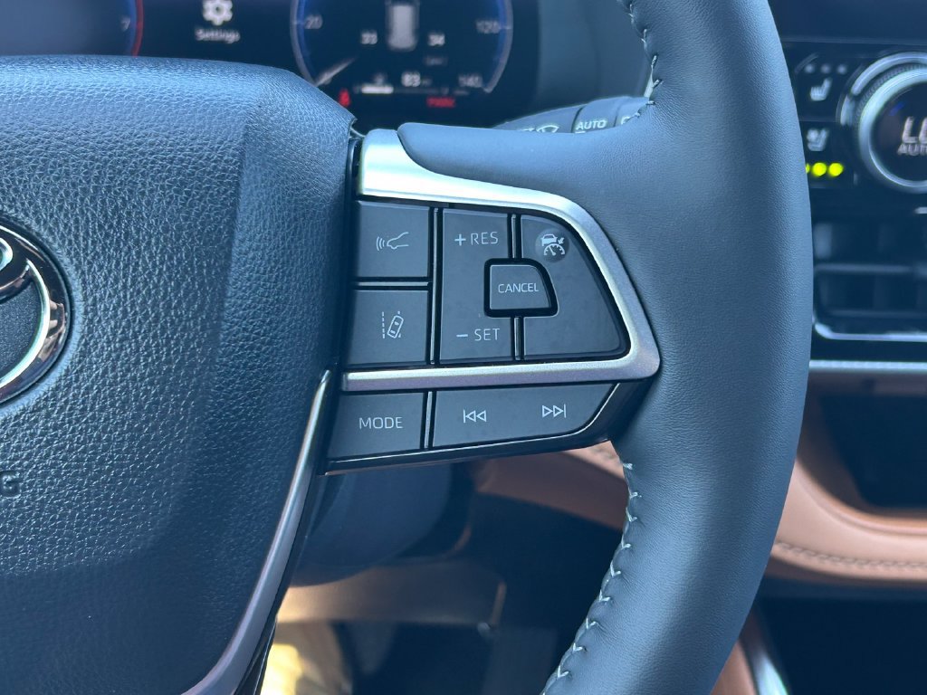 Certified 2026 Toyota Highlander Platinum AWD/4WD image 44