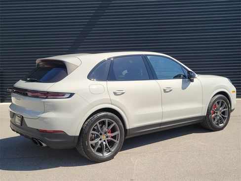 Used 2024 Porsche Cayenne S image 7
