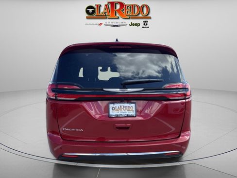 New 2026 Chrysler Pacifica Select image 6