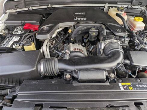 Used 2018 Jeep Wrangler Unlimited Sahara image 24