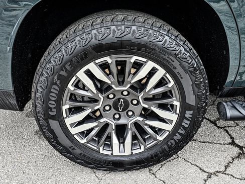 Used 2025 Chevrolet Tahoe Z71 w/ Sun And Tow Package image 8