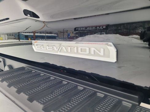 Used 2025 GMC Sierra 1500 Elevation image 11