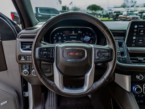 Used 2022 GMC Yukon XL SLT w/ SLT Luxury Package image 15