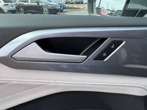 New 2025 Volkswagen Taos SEL AWD/4WD image 18
