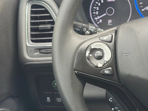 Used 2018 Honda HR-V EX image 30