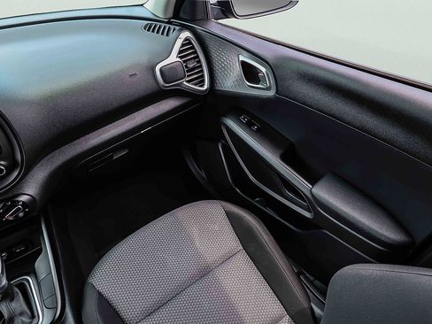 Certified 2025 Kia Soul LX w/ LX Technology Package FWD image 19