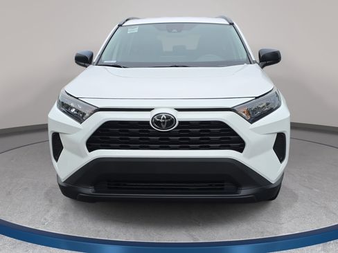 Used 2020 Toyota RAV4 LE FWD image 2