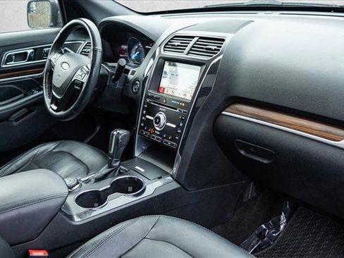 Used 2018 Ford Explorer Limited image 29
