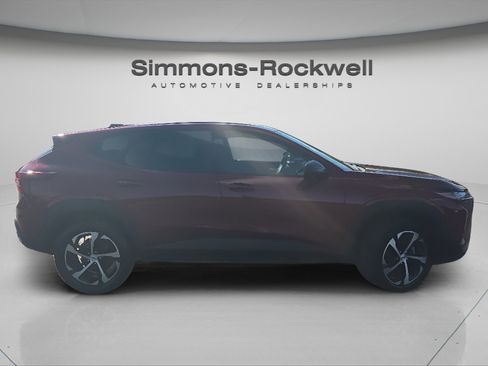 Used 2024 Chevrolet Trax RS w/ Sunroof Package image 4