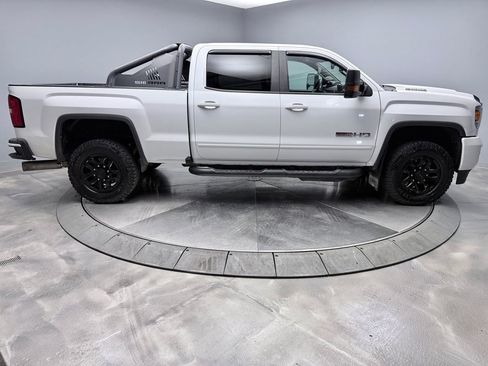 Used 2019 GMC Sierra 2500 SLT w/ All Terrain HD Package AWD/4WD image 4
