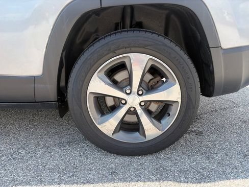 Used 2019 Jeep Cherokee Limited w/ Trailer Tow Group AWD/4WD image 43