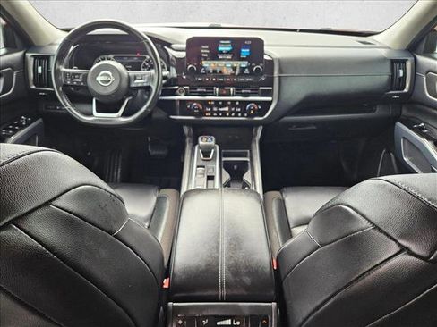 Used 2022 Nissan Pathfinder SL w/ Lighting Package (N92) FWD image 17