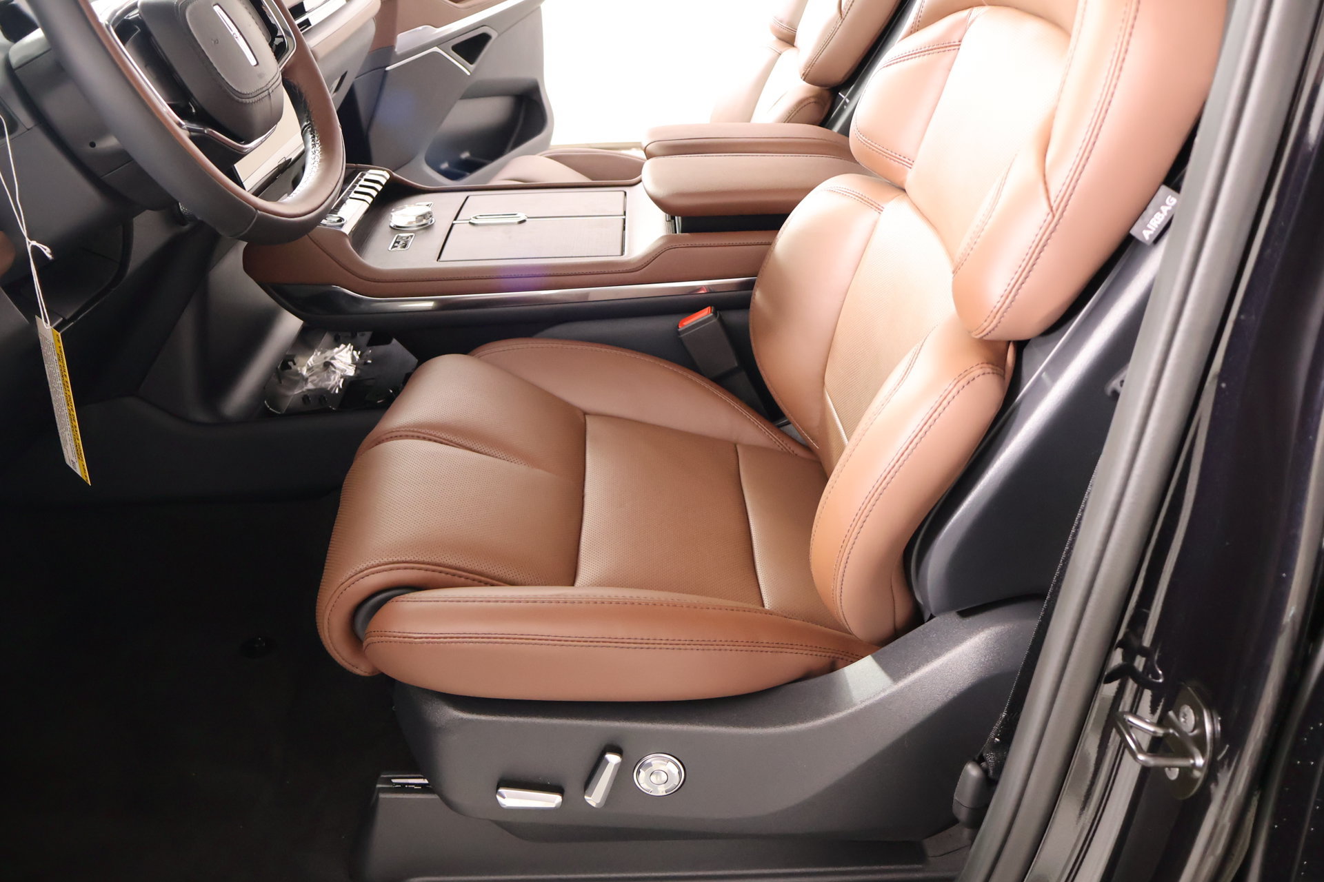 New 2026 Lincoln Navigator L Reserve AWD/4WD image 12