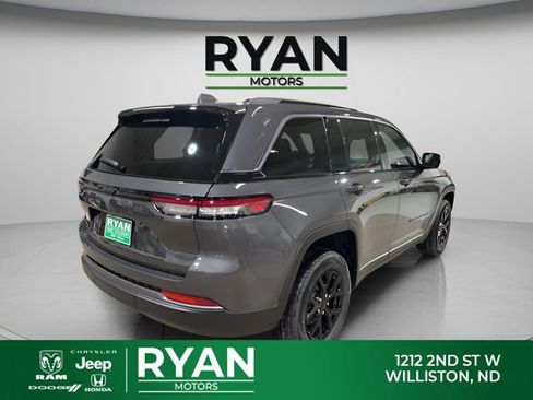 New 2026 Jeep Grand Cherokee Altitude AWD/4WD image 9