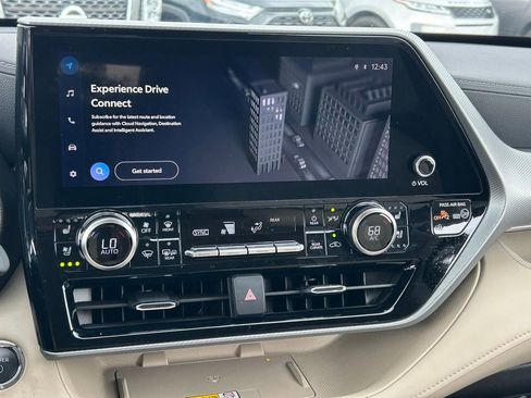 Used 2023 Toyota Highlander Platinum image 24