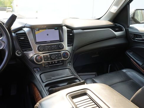 Used 2018 Chevrolet Suburban Premier AWD/4WD image 21