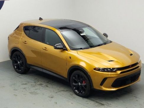 Used 2024 Dodge Hornet R/T Plus AWD/4WD image 10