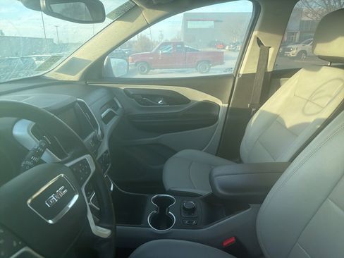 Used 2024 GMC Terrain SLT image 10