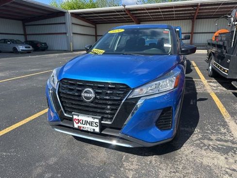 Used 2024 Nissan Kicks S FWD image 17