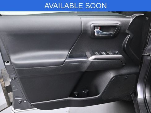 Used 2022 Toyota Tacoma TRD Pro AWD/4WD image 11