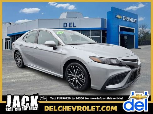 Used 2023 Toyota Camry SE image 1
