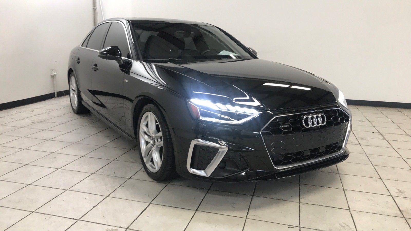Used 2023 Audi A4 2.0T Premium Plus w/ Premium Plus Package AWD/4WD image 3