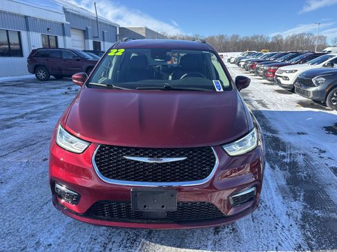 Used 2022 Chrysler Pacifica Touring-L image 3