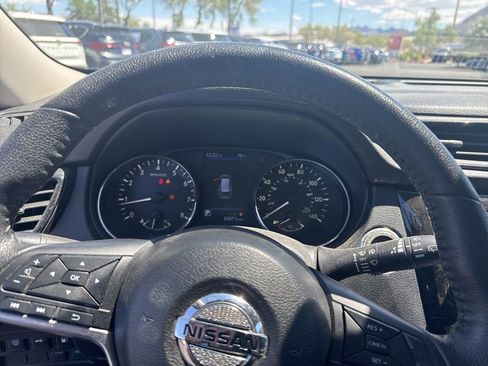 Used 2020 Nissan Rogue SV image 22