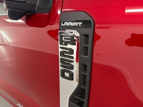 Used 2023 Ford F250 Lariat w/ Lariat Ultimate Package AWD/4WD image 6