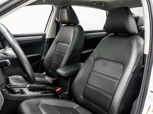 Used 2021 Volkswagen Passat 2.0T SE image 32