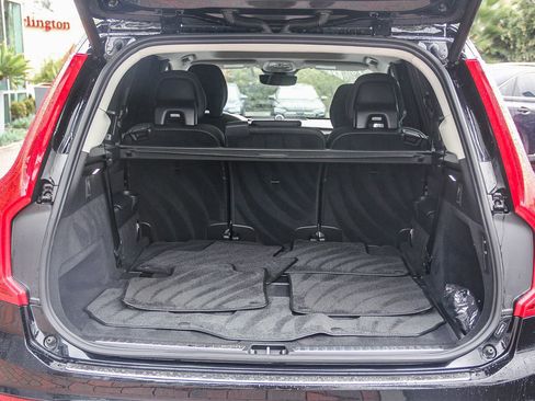 Used 2024 Volvo XC90 T8 Ultimate w/ Lounge Package image 24