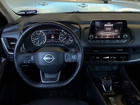 Used 2025 Nissan Rogue SV FWD image 14