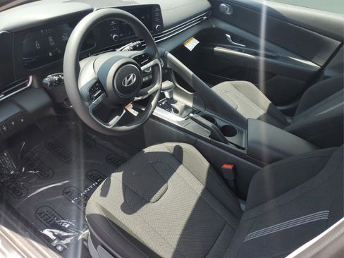 New 2026 Hyundai Elantra SE image 13