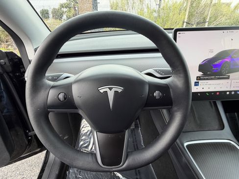 Used 2025 Tesla Model Y Long Range image 21