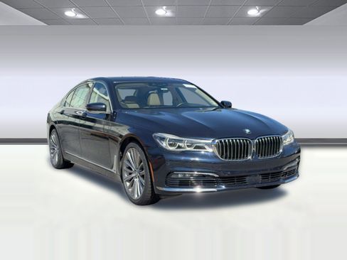 Used 2016 BMW 750i image 7